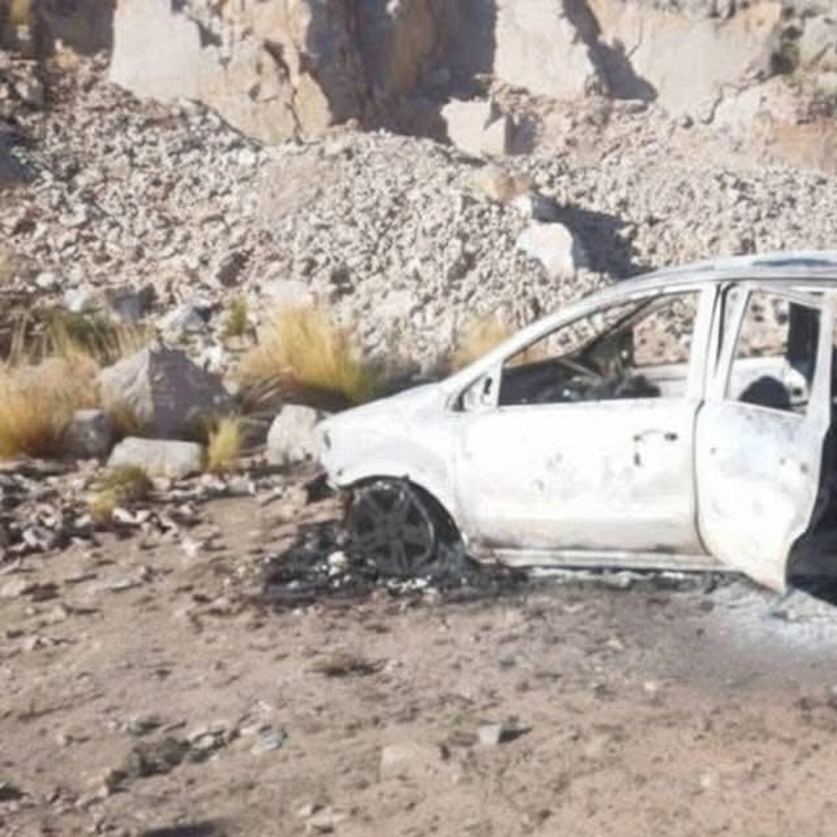 Hallan calcinados a dos chilenos en Bolivia tras viaje fatal Hallan calcinados a dos chilenos en Bolivia tras viaje fatal