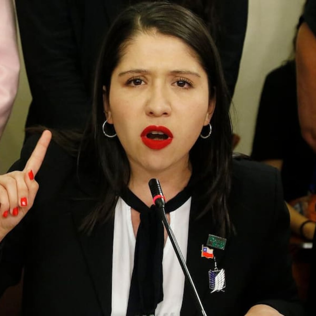 Veloso acusa a Becker de acoso durante período legislativo Veloso acusa a Becker de acoso durante período legislativo