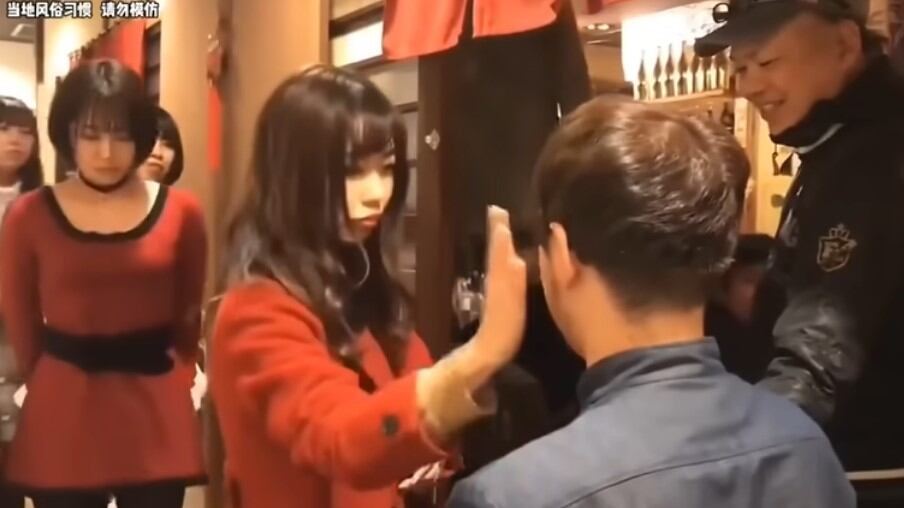 La clientela de Shachihokoya aumentó con el servicio de bofetadas