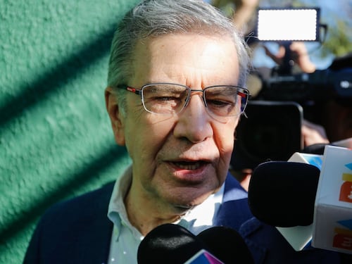 La palabras de Joaquín Lavín tras visitar a su hijo en Capitán Yáber: “Está esperanzado”