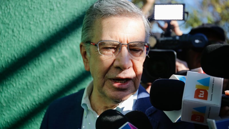 Joaquín Lavín acusa “ensañamiento” contra su hijo y Cathy Barriga