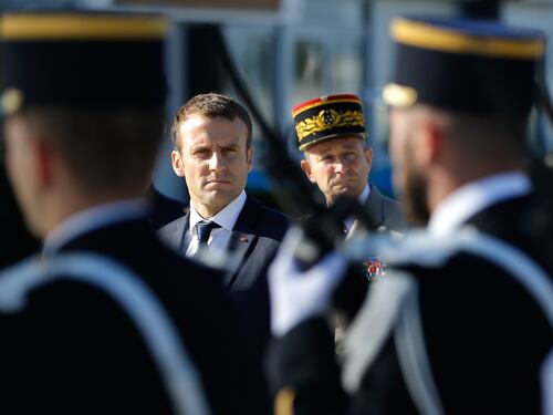 ¿Se acabó el romance? Popularidad de Macron se desploma en Francia según sondeo