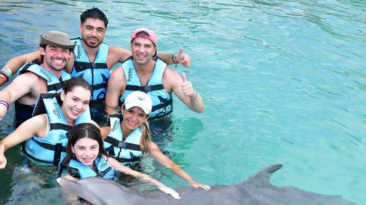 Mario Velasco, Carolina Mestrovic y su familia | Fuente: Instagram