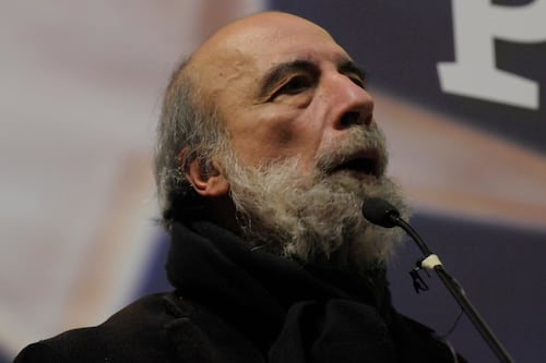 Poeta Raúl Zurita pone la autocrítica chilena este “18”: “Es un país arribista e insolidario”