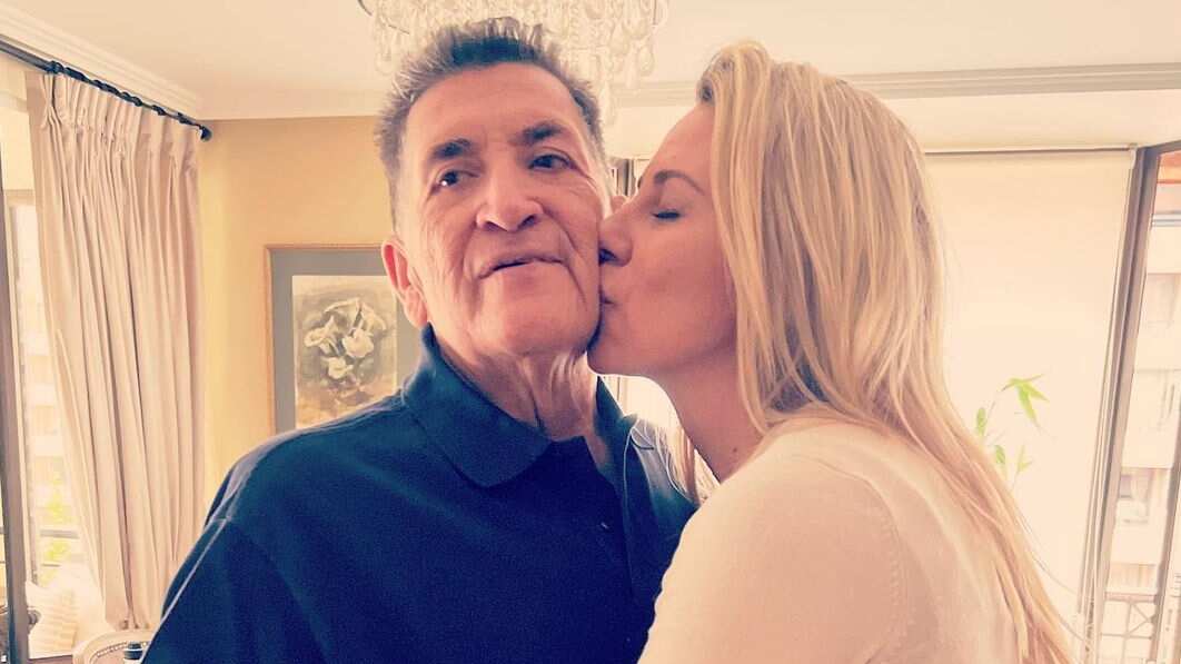 La periodista usó sus redes sociales para confirmar la muerte de su padre. Recibió innumerables muestras de cariño y condolencias de parte de sus seguidores de Instagram y pareja y exparejas de futbolistas que estuvieron en la selección chilena con su exmarido, Mauricio Pinilla.