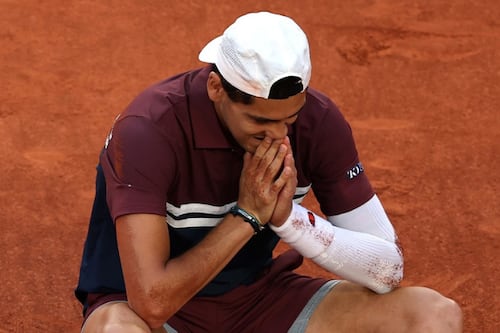 ¡Un nuevo triunfo para Chile!: Alejandro Tabilo ganó su último partido en Roland Garros y avanza a octavos de final