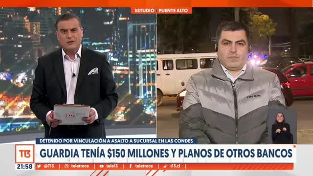 Las noches de reporteo para el periodista de Canal 13, Jorge Iturrieta, no han sido fáciles y seguramente le han dejado más de una huella en su carrera profesional. Si el 2020 fue impactado por un proyectil de carabineros durante el estallido social, ahora fue atropellado por un conductor ebrio frente a una comisaría en Lo Espejo.
Todo ocurrió cerca de las tres de la madrugada cuando el profesional cubría junto a otros colegas el robo de un vehículo Tesla en Chicureo, el cual fue encontrado en la comuna de la zona sur de Santiago. En ese momento, se encontraban conversando con un teniente de Carabineros, momento que pasa un vehículo citycar y los impacta.
El auto marca Kia Morning color negro pasa su rueda por sobre el pie del periodista, quien quedó con hematomas, sin fracturas y llevado de urgencia al hospital de ACHS. La peor parte, en tanto, se la llevó el uniformado, quien fue arrastrado por varios metros, siendo trasladado en helicóptero hasta el Hospital de Carabineros.
Respecto al conductor, este intentó darse a la fuga, pero fue detenido en el lugar, donde se corroboró que estaba bajo los efectos del alcohol, informó 24 Horas.