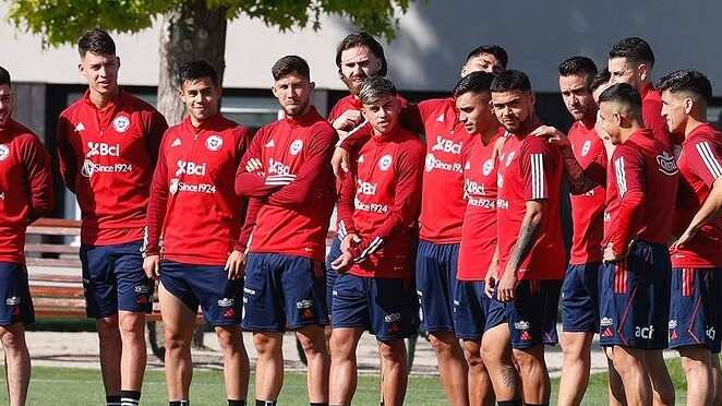 El estratego argentino hizo una última modificación al equipo titular de Chile que enfrentará esta noche a Paraguay en el estadio Monumental.