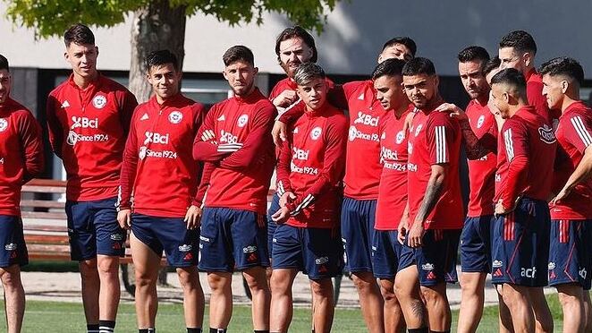 El estratego argentino hizo una última modificación al equipo titular de Chile que enfrentará esta noche a Paraguay en el estadio Monumental.