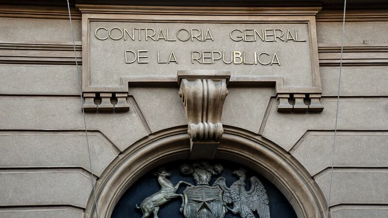 Contraloría detecta desorden financiero por más de US$17.300 millones en ministerios y municipios