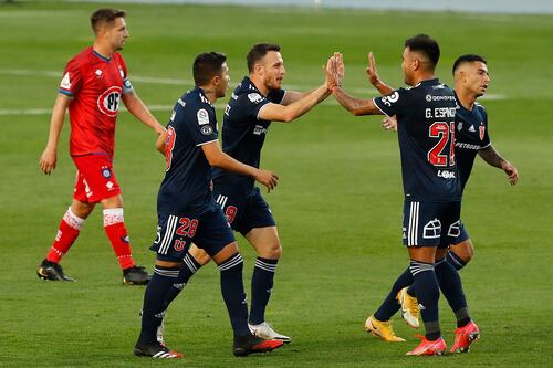 La “U” reaccionó a tiempo y rescató un empate ante Huachipato en su debut