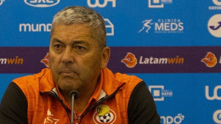 El entrenador de Cobresal aseguró no haber quedado inquieto con el empate ante O'Higgins y la posibilidad que Colo Colo se acerque a ellos a dos fechas del final del Campeonato Nacional, si es que el Cacique vence esta tarde a Audax Italiano.