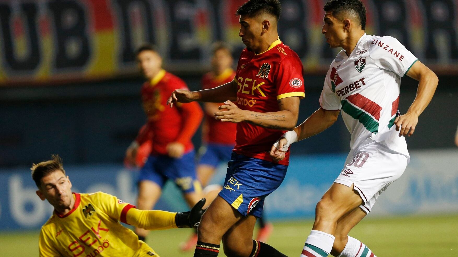 El cuadro hispano no pudo mantener su ventaja y en los últimos minutos sufrió el empate del cuadro brasileño.