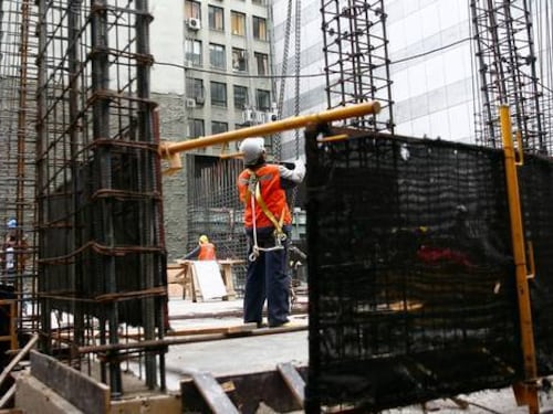 No levanta: Imacec se desploma 1,2% en abril y vuelve a caer por cuarto mes consecutivo