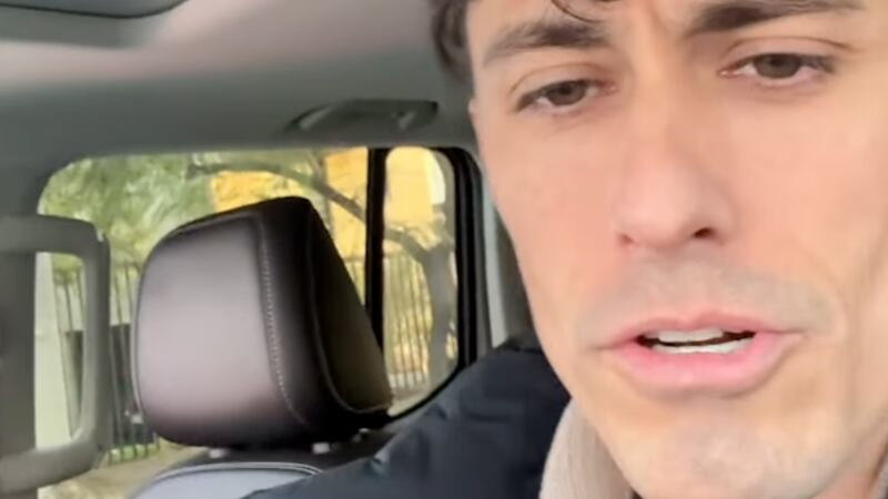 Roberto Cox denuncia violento robo en Ñuñoa: “Lacras” destrozan su auto en pleno día