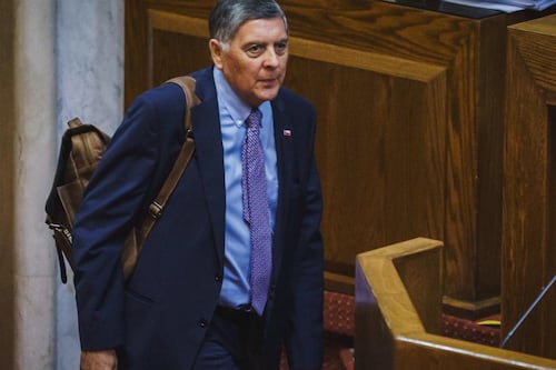 Acusan a ministro del Interior de ser dueño de bencineras: “Tengo el legítimo derecho de tener actividades comerciales”