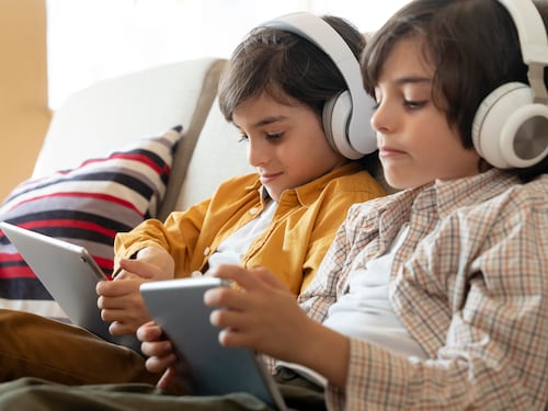 Cifra se dispara: Contacto de niños, niñas y adolescentes con desconocidos en internet pasó de 19% a 42%