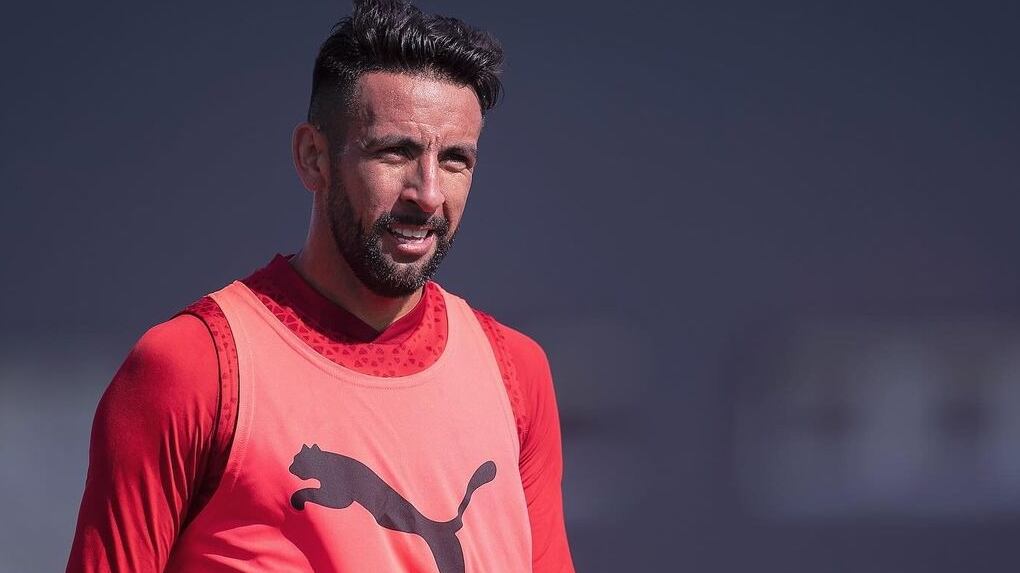 El jugador de Independiente realizó un viaje relámpago el pasado domingo de Buenos Aires a Chile para conmemorar el Día de la Madre y compartir con su hija Luz Elif.