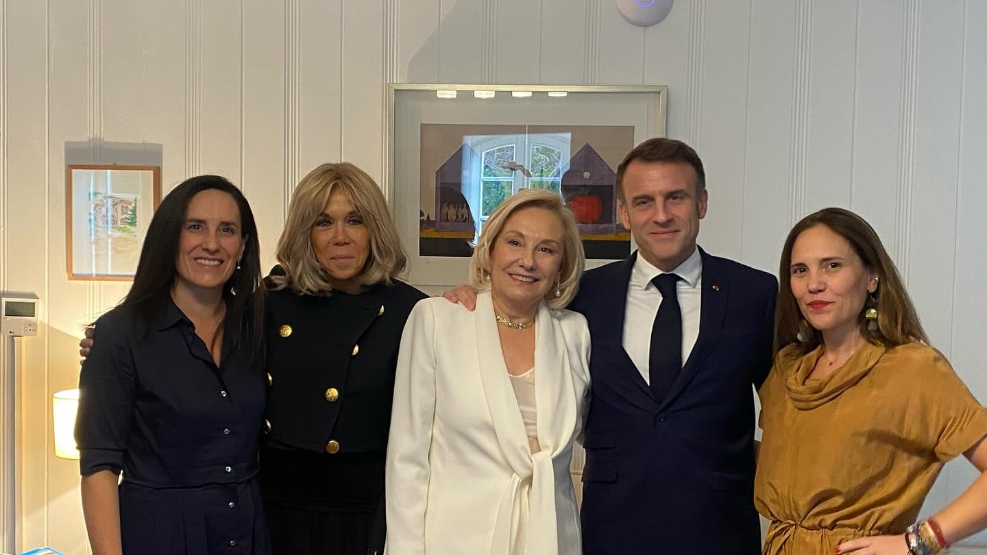 Emmanuel Macron visita a Cecilia Morel y sus hijas