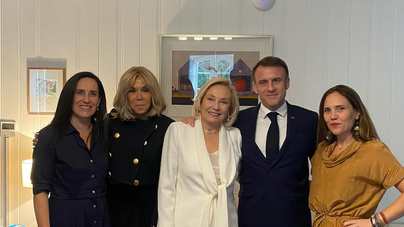 “Una reunión muy cálida...”: así fue la íntima visita de Emmanuel Macron y su esposa a Cecilia Morel y sus hijas