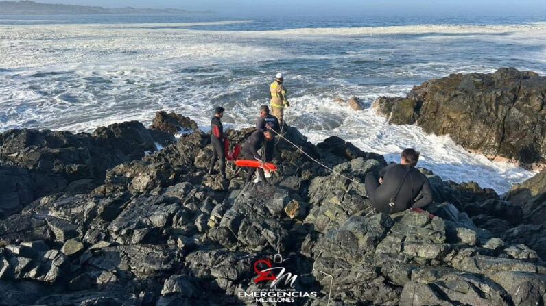 Rescate pescadores en Mejillones | Fuente: X de @BomberosdeChile