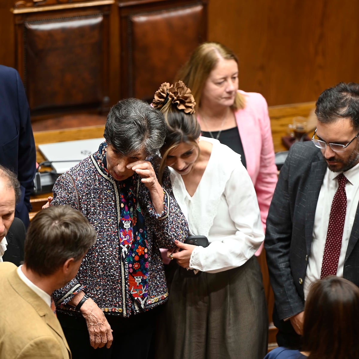 Isabel Allende denuncia motivaciones políticas de la derecha Isabel Allende denuncia motivaciones políticas de la derecha