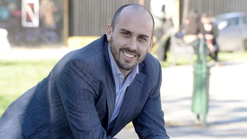 Tal como lo había anunciado hace un tiempo, Andrés Longton confirmó que finalmente contrajo matrimonio con su novia argentina, Agostina Mari.
Así lo dio a conocer el diputado RN a través de las redes sociales, donde este jueves compartió una serie de postales de la ceremonia.
Además, tras dar el “sí” le dedicó un romántico mensaje a su nueva compañera de vida.