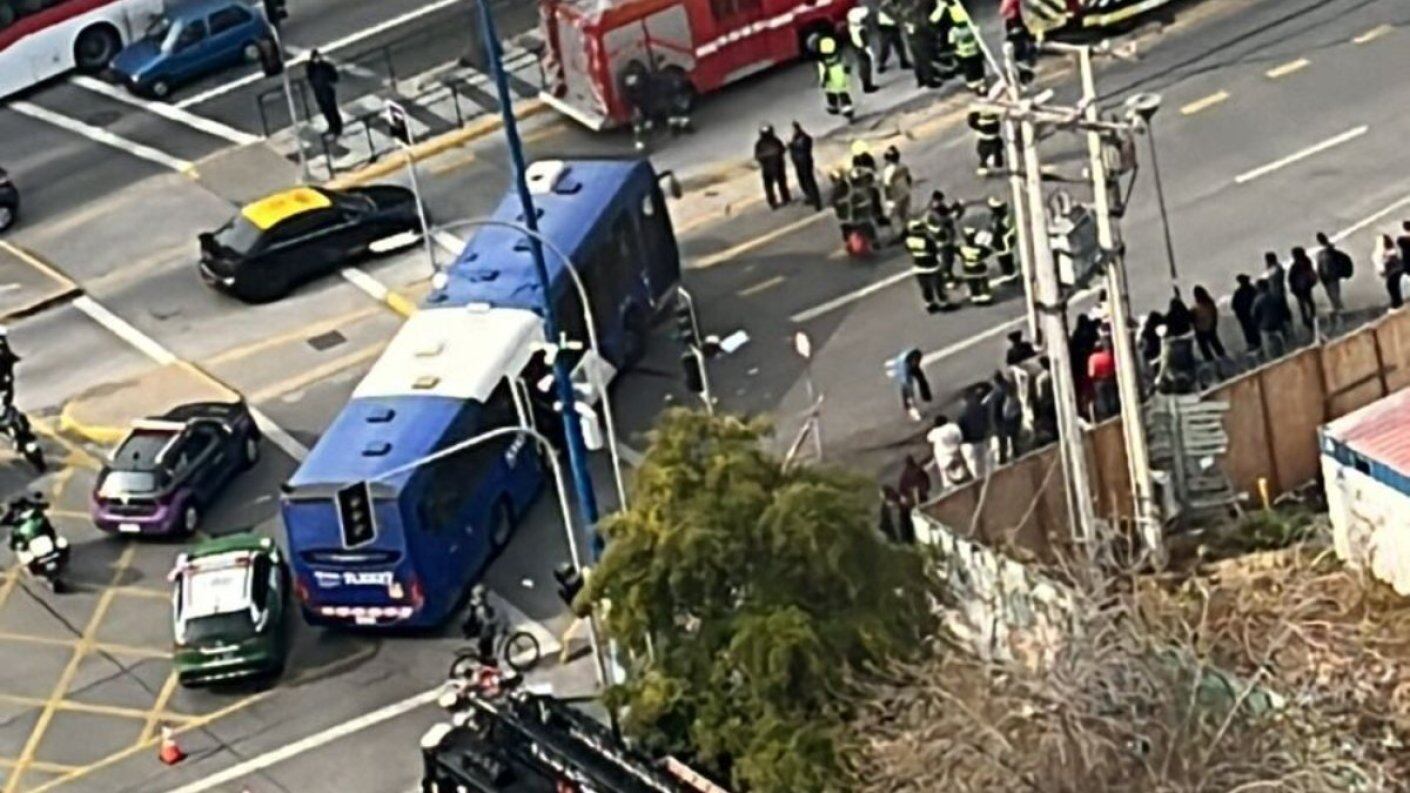 triple atropello bus red