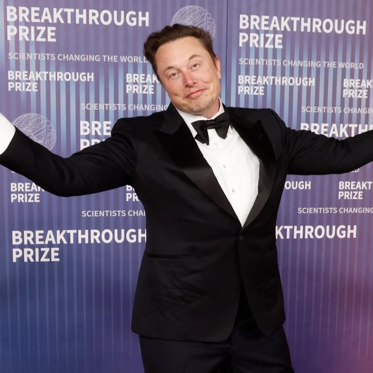 Elon Musk habla sobre Grok y el prompt hacking Elon Musk habla sobre Grok y el prompt hacking