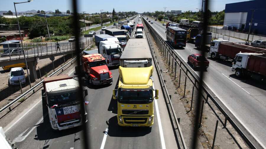 Anuncian acuerdo preliminar entre camioneros y el Gobierno: Debe ser ratificado por bases del gremio
