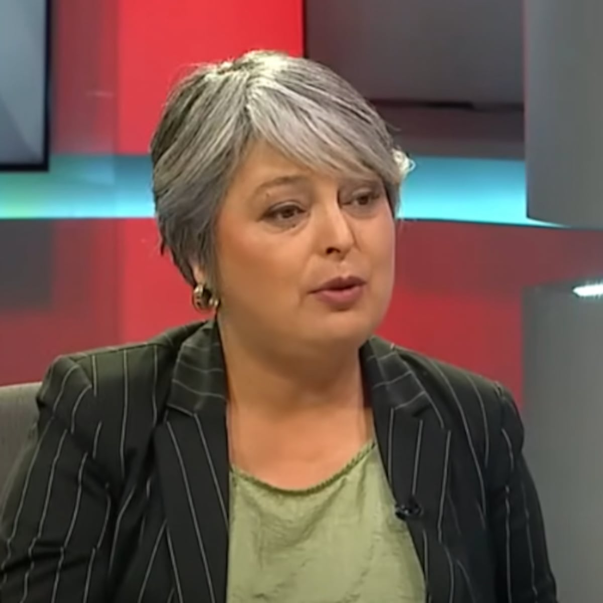 Jeannette Jara comparte su opinión sobre el informe del Banco Central y la evolución del mercado laboral Jeannette Jara comparte su opinión sobre el informe del Banco Central y la evolución del mercado laboral