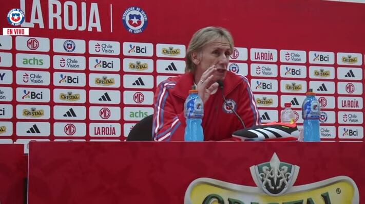 El entrenador de la selección chilena entregó este viernes la primera nómina de su mandato en la Roja.