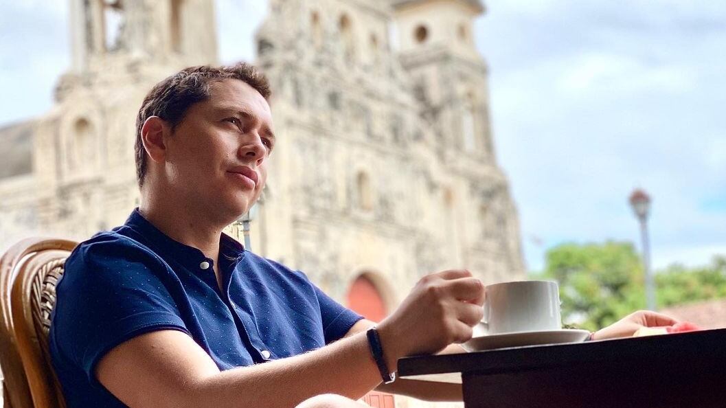 El exrostro de Mega celebró haber sido mentor de los jóvenes que estudiaron este año en un diplomado para líderes del país, realizado por la Fundación Liderazgo Chile.