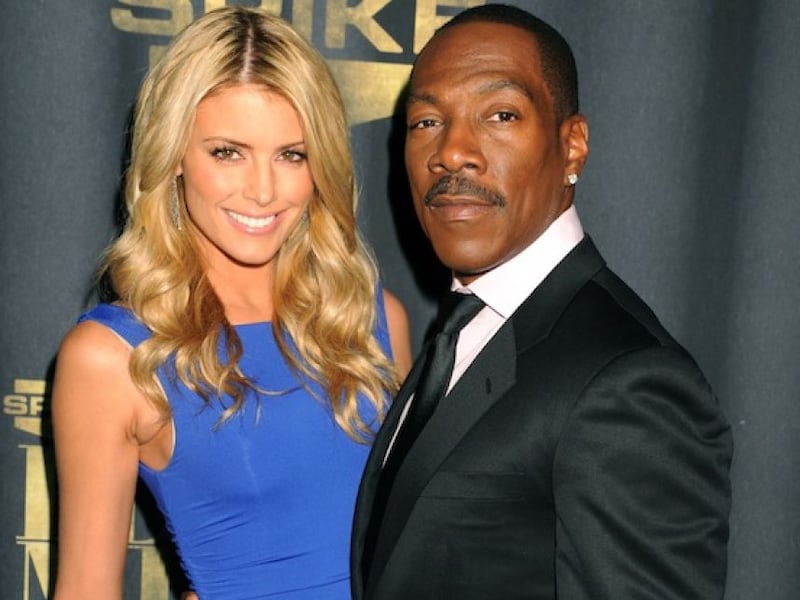 ¿Se casaron? Eddie Murphy se refirió a su prometida Paige Butcher como su esposa