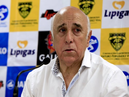 Preocupación por Nelson Acosta: extécnico de La Roja es internado de urgencia en Rancagua