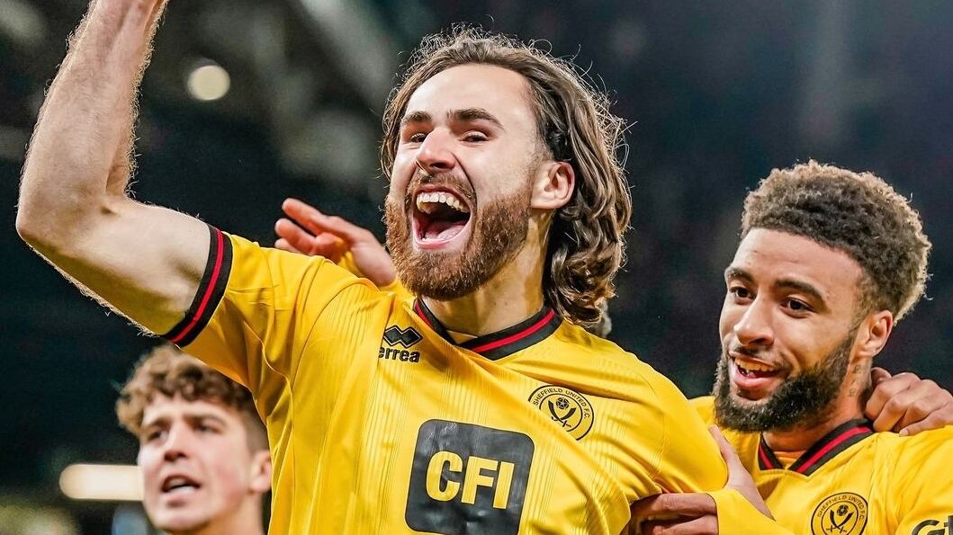 El delantero chileno anotó el segundo gol de su equipo ante Manchester United.