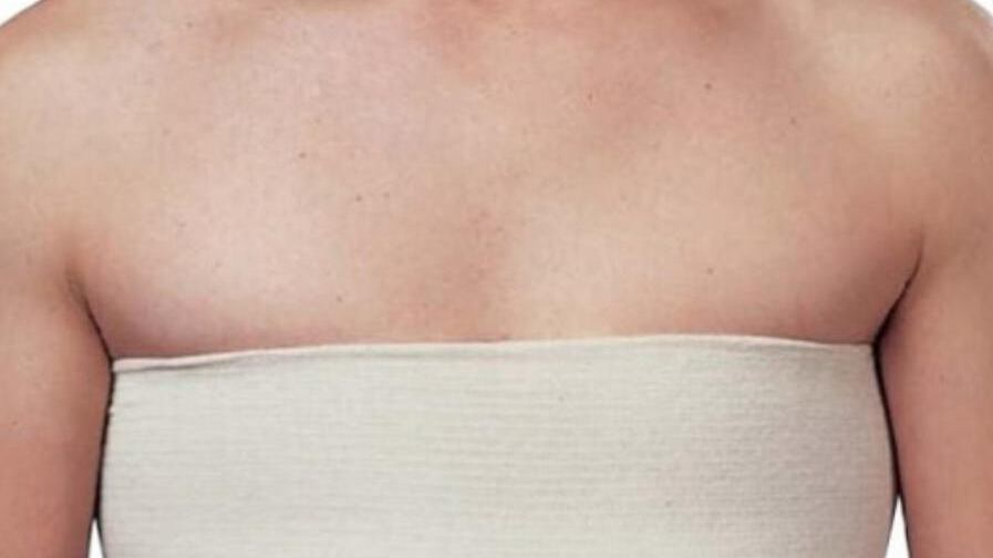 Es como volver a nacer. Así explica la cirujano plástico Monserrat Fontbona, la reacción de las mujeres que se sienten hombres y se someten a un procedimiento quirúrgico para ligar tener un cuerpo más masculino. En entrevista con Publimetro, explica con lujo de detalles todo lo que hay que saber a la hora de tomar la trascendental decisión que cambiará tu vida.
-¿En qué consiste la cirugía de masculinización y qué procedimientos incluye?
Son todos procesos quirúrgicos destinados a la adecuación corporal y facial al género masculino, se pueden realizar en pacientes transexuales masculinos y también pacientes no binarios, incluye cirugía y procedimientos facial, mastectomía, masculinización del tórax, así como del tronco y brazos y también cirugías genitales para lograr un aspecto masculino en diversas partes del cuerpo
-¿Cómo ha evolucionado el interés en esta cirugía a lo largo de los años