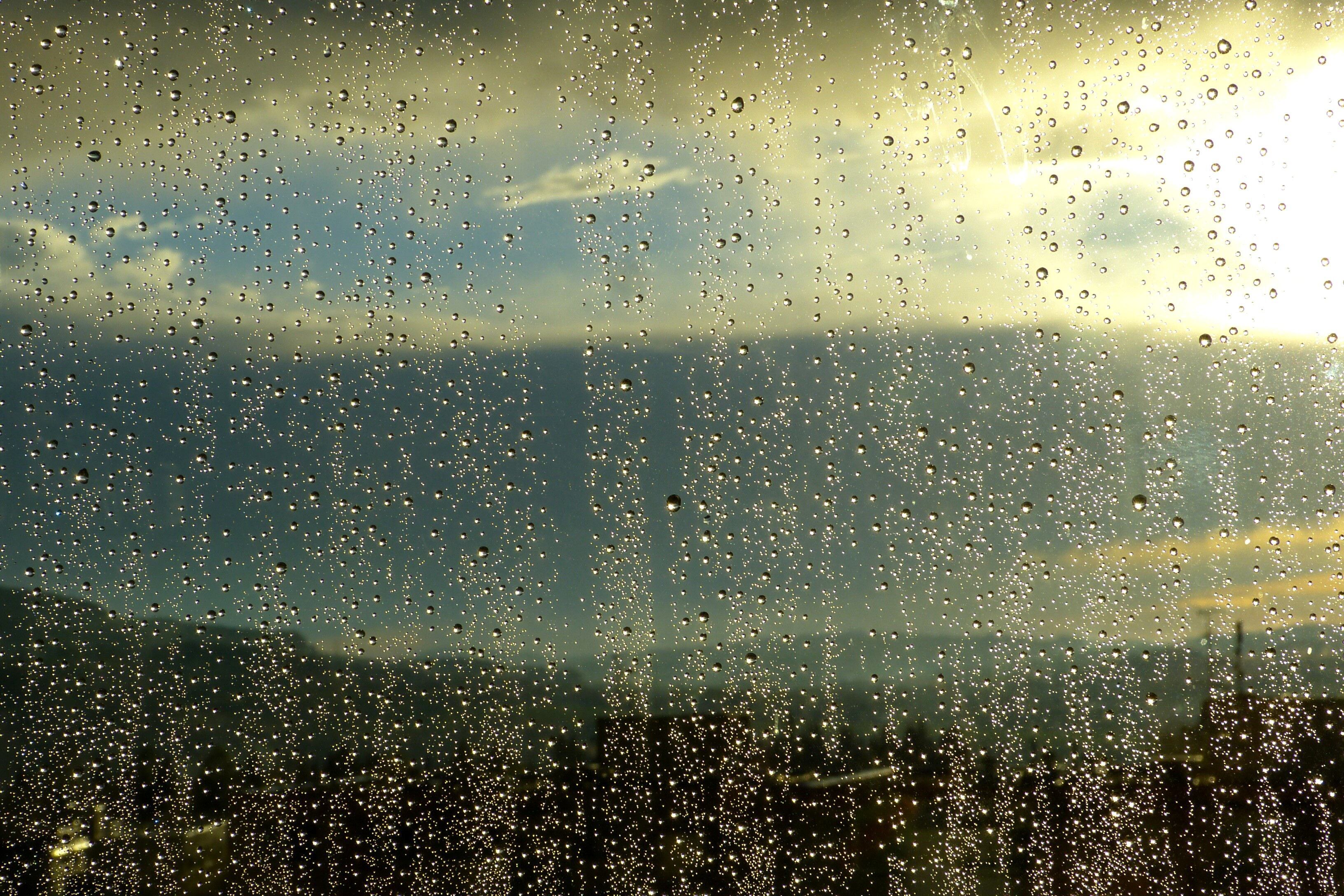 Lluvias vuelven a Santiago este lunes: ¿a qué hora comienza a caer el agua?
