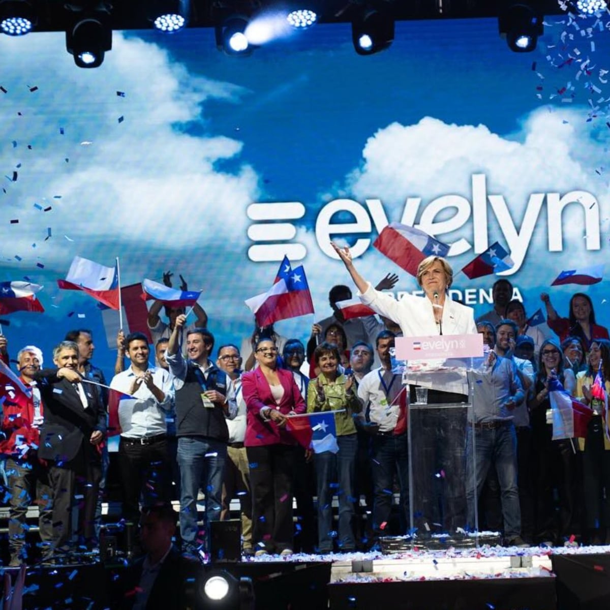 Evelyn Matthei insiste en unidad pese a baja convocatoria en cierre de campaña Evelyn Matthei insiste en unidad pese a baja convocatoria en cierre de campaña