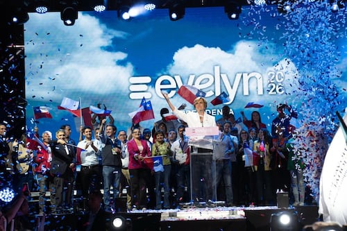 Chile necesita “un gobierno que una y no divida”: Evelyn Matthei insiste en unidad pese a baja convocatoria en cierre de campaña
