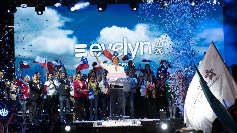 Chile necesita “un gobierno que una y no divida”: Evelyn Matthei insiste en unidad pese a baja convocatoria en cierre de campaña
