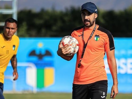 ¿Quién será el nuevo entrenador de la “U” tras la renuncia de Gustavo Álvarez?