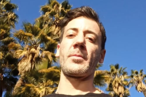 Armas, sustancias y $1 millón en efectivo: Nuevo arresto de Camilo Castaldi, exvocalista de Los Tetas, en Providencia