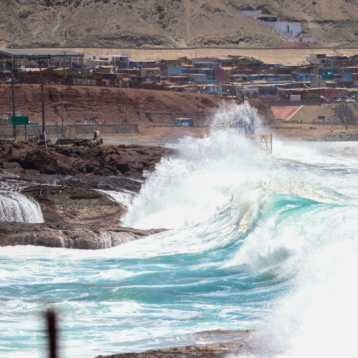 Alerta por marejadas en costas chilenas Alerta por marejadas en costas chilenas