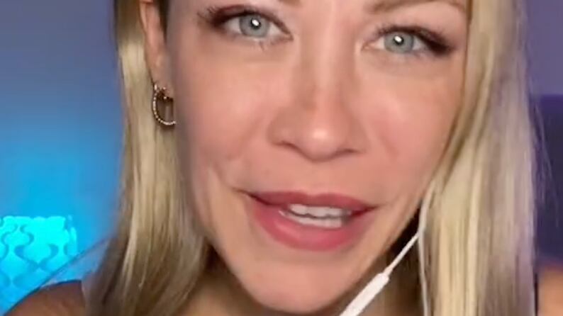 Azafata viral en TikTok