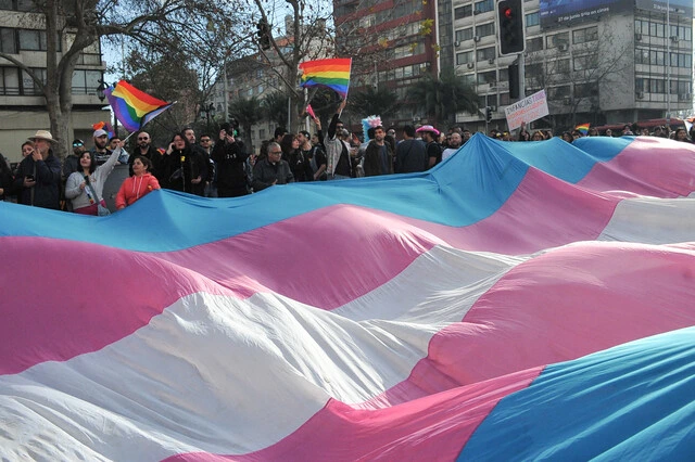 Joven trans denuncia discriminación familiar por no llevarla de vacaciones Joven trans denuncia discriminación familiar por no llevarla de vacaciones