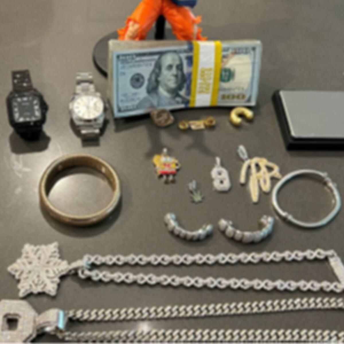 Chilenos detenidos por robar a estrella de la NFL en EE. UU. Chilenos detenidos por robar a estrella de la NFL en EE. UU.