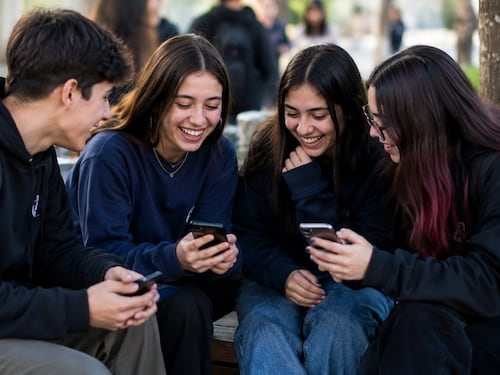 “Me da cringe” y “estoy en mi prime”: las palabras en inglés están marcando el lenguaje de los jóvenes y reemplazando modismos clásicos