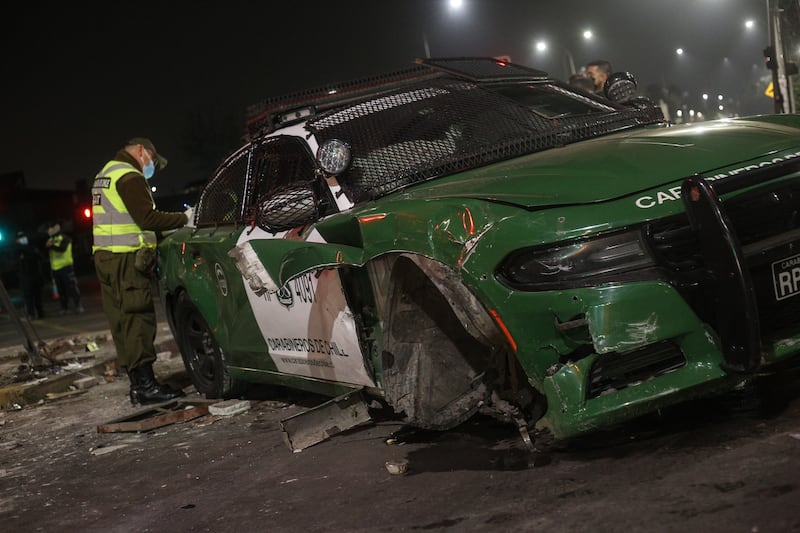 Vehículo Particular choca con Radio Patrulla de Carabineros en San Joaquín | 15 de JUNIO de 2022/ SAN JOAQUÍN 
Un choque entre un vehículo particular y un radio patrulla de Carabineros que se dirigía a un procedimiento en la esquina de Salvador Allende con Las Industrias en San Joaquin
FOTO: DIEGO MARTIN / AGENCIAUNO