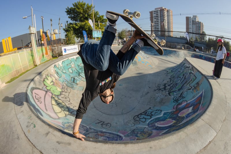 Campeona nacional de skate 
imparte clínica y exhibición gratuita para niños y jóvenes de Huechuraba | Cedida